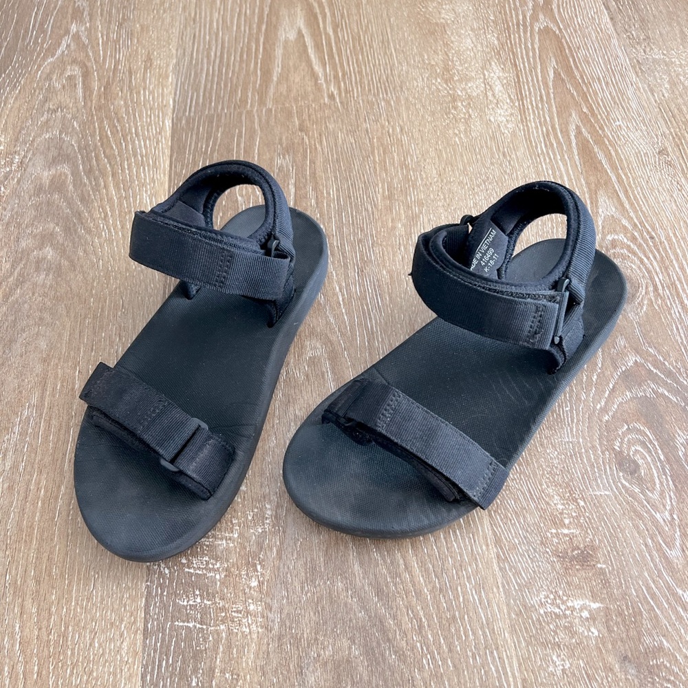 Uniqlo Size Small Teva-like sandals